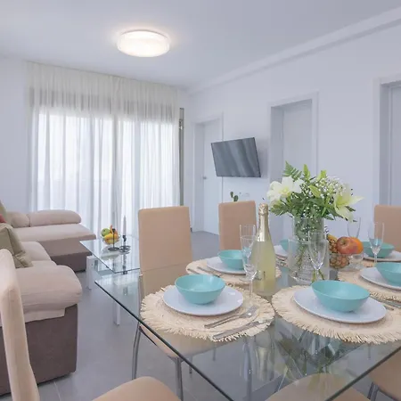 Poris 2 Beachfront By Holidays Κοραλέχο